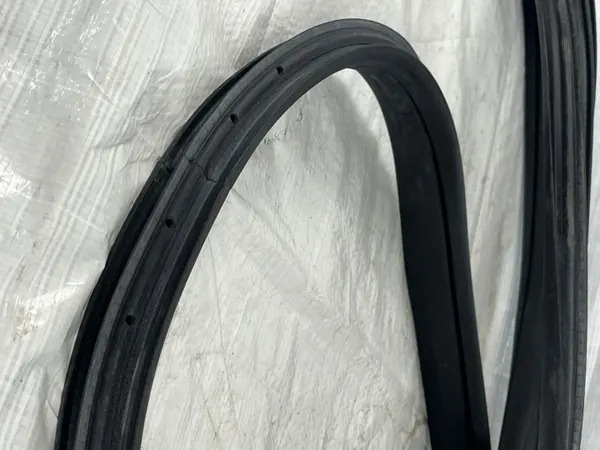 OEM A2576922300 Linke Hecktürdichtung für Mercedes CLS image 9