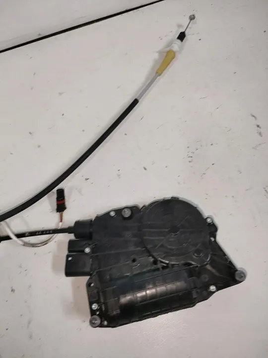 BMW 7 F01 F10 F11 Främre Höger Dörrlås 7185692 image 2