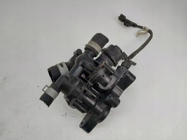 Boîtier thermostat OEM 25600-03060 pour Kia Rio IV image 4