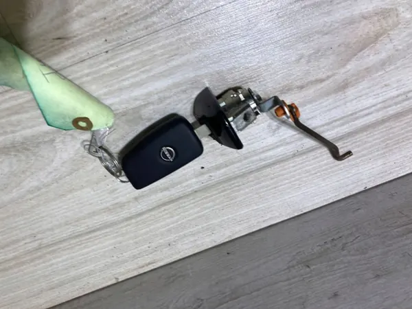 Insertion de clé Nissan Juke II F16 2023 OEM image 2