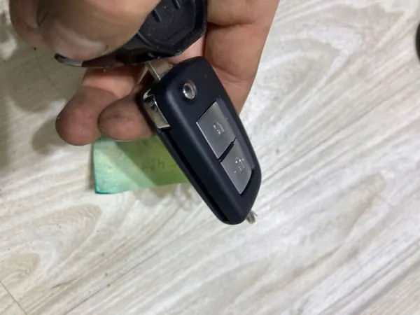 Insertion de clé Nissan Juke II F16 2023 OEM image 3