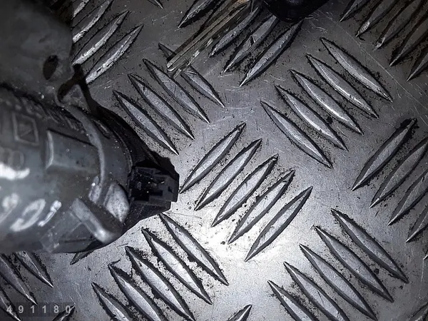 Interrupteur d'allumage avec clé Audi A2 1.4 TDI OEM 4B0905851G image 7