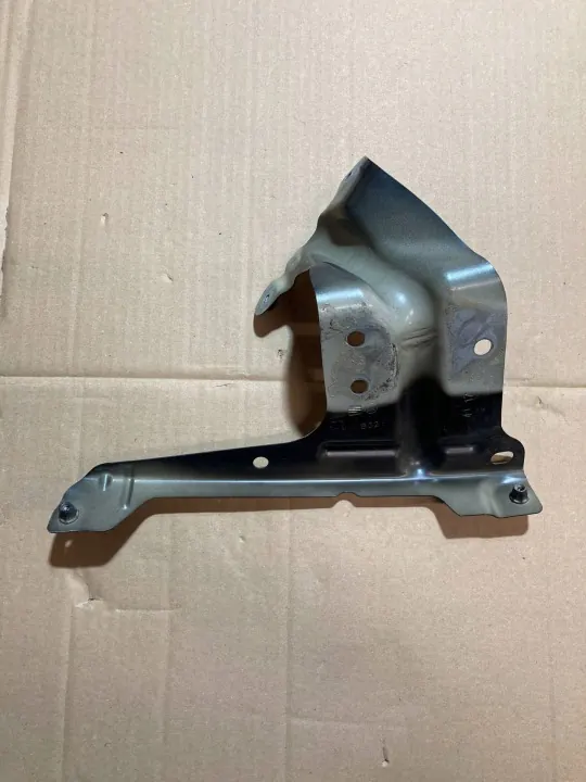 SEAT ATECA Stänkskärmsfäste OEM 575821167 Vänster Fram image 4