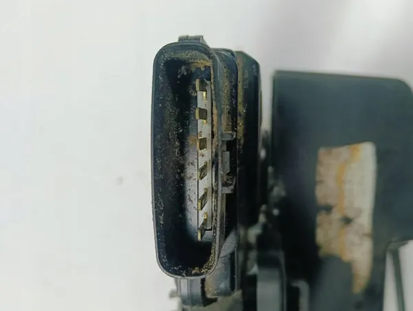 Höger Framdörrslås KIA CARENS CRDI 2007 R1 image 4