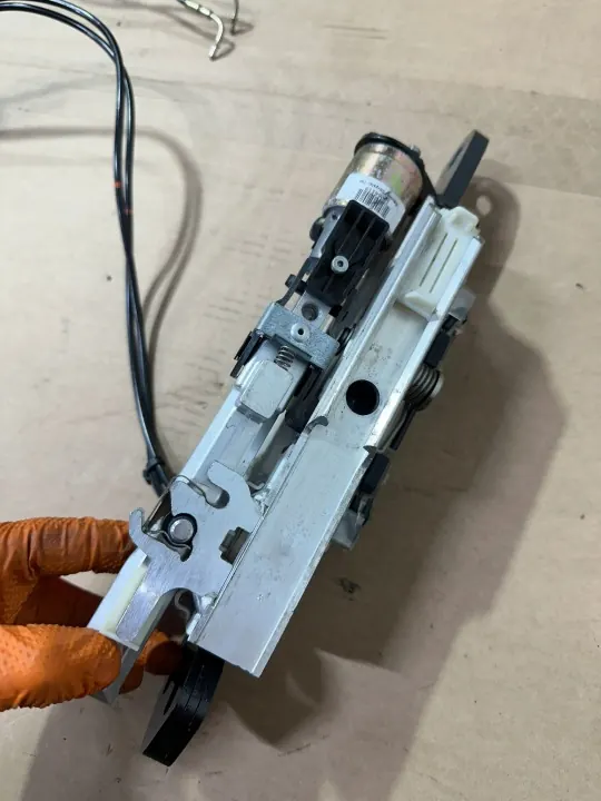 OEM A2308210551 Überrollbügel-Aktuator rechts Mercedes SL R230 image 10