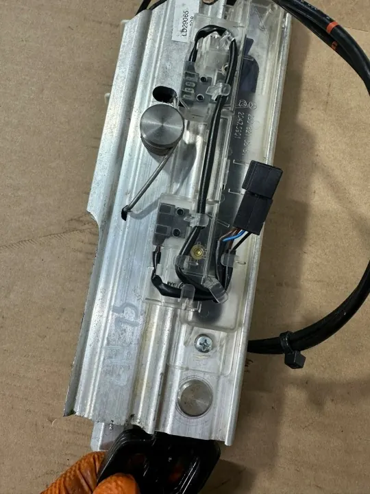 OEM A2308210551 Überrollbügel-Aktuator rechts Mercedes SL R230 image 3