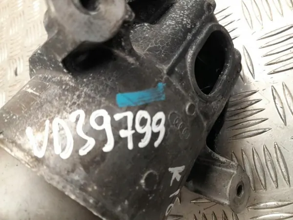 Moottorin kiinnike OEM 8B3 199 371 AP vasen etu Audi Q5 image 4