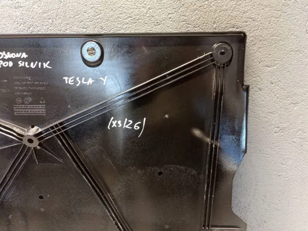 Plaque de protection moteur Tesla Y OEM 1622740-00 image 4