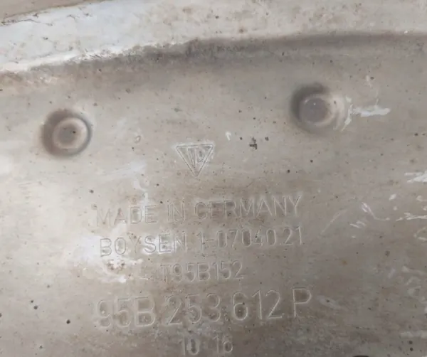 Porsche Macan Rechter Endschalldämpfer OEM 95B253612P image 9
