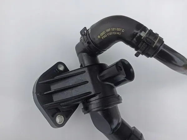 Audi S3 carcasa del termostato manguera de agua 06F121111H 2.0 TFSI image 2