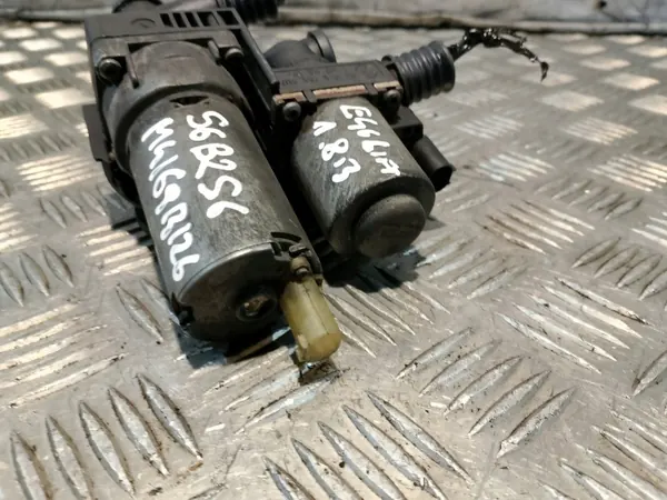 Pompe à eau OEM XER3966 pour BMW - État utilisé image 4