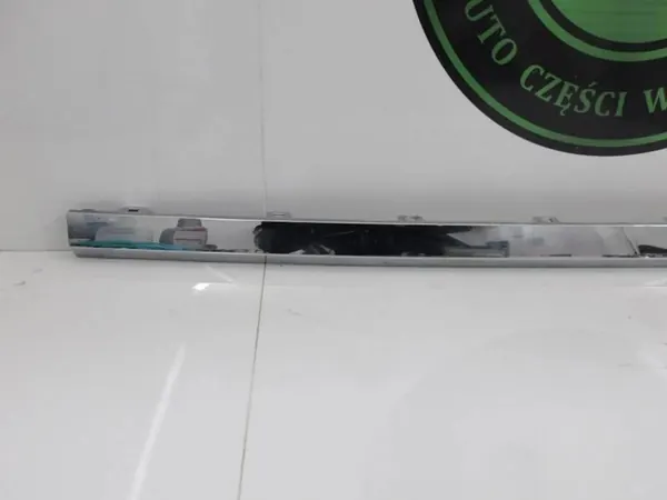 Volkswagen Touareg III Takaluukun Kromilista image 2