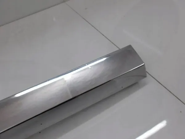 Volkswagen Touareg III Takaluukun Kromilista image 6