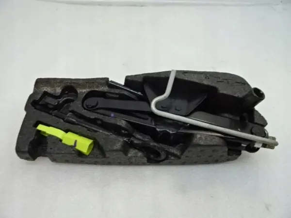 OEM PEUGEOT 208 Insert Roue Secours & Cric image 2