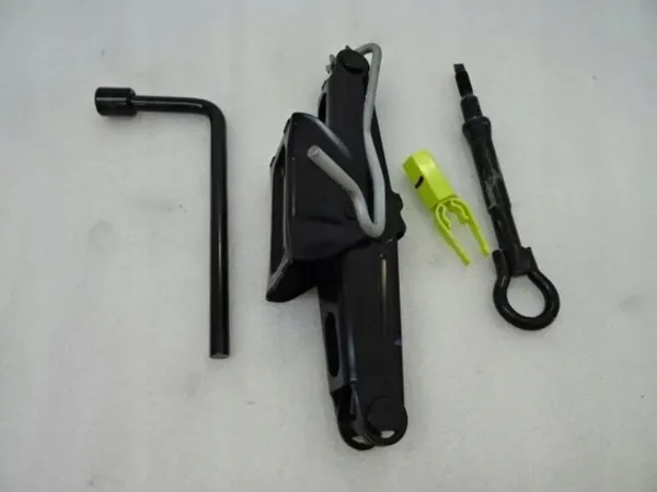 OEM PEUGEOT 208 Insert Roue Secours & Cric image 3