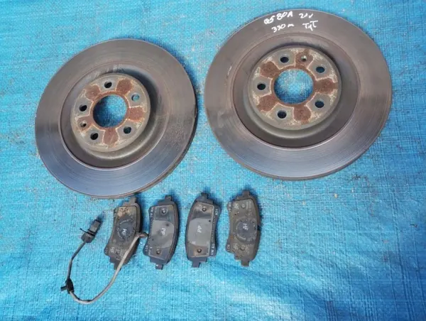Audi Q5 80A Jarrulevyt & Palat Taka OEM 310126170972 image 2