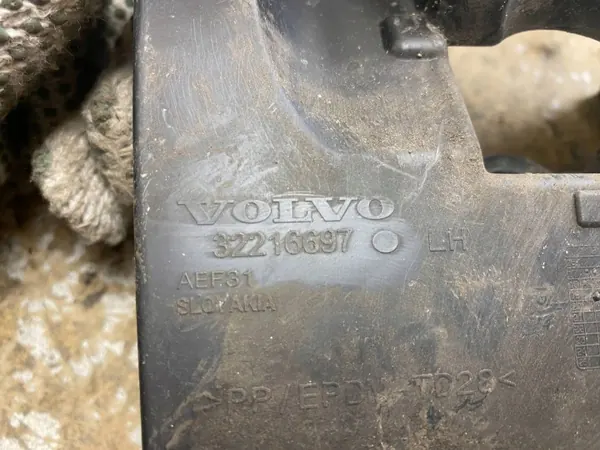 Volvo XC60 II vänster stänkskyddsslid OEM 32216697 image 3