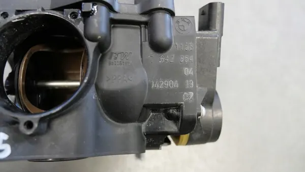 BMW F20 F30 G01 G30 Carcasa de Termostato B58 7642854 image 2