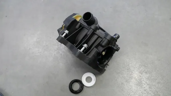 BMW F20 F30 G01 G30 Carcasa de Termostato B58 7642854 image 3