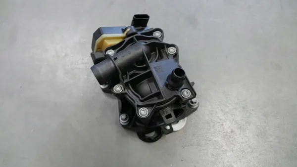 BMW F20 F30 G01 G30 Carcasa de Termostato B58 7642854 image 4