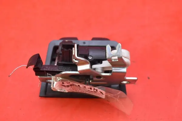 Fecho de porta-malas OEM 3G0827505C para VW Passat B8 SW image 3