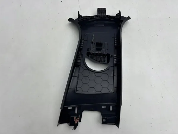Ford Focus MK4 Etu-Vasen Pilarikansi OEM JX7B-A24583-AGW image 3