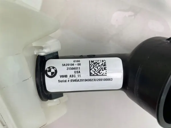 BMW X3 G45 Spolarbehållare Pump OEM 5A83E69 image 6