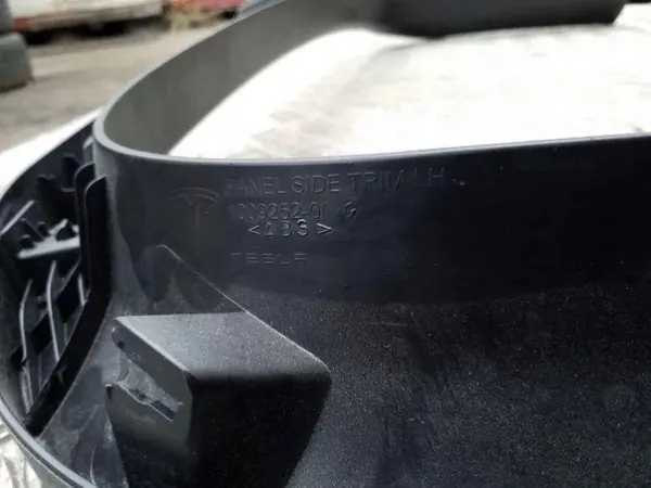 Tesla Model S bagageutrymmesmatta OEM 100925400g - Höger sida image 3