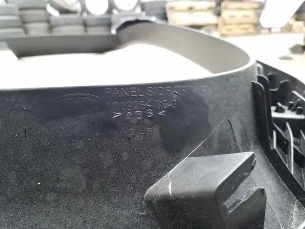 Tesla Model S bagageutrymmesmatta OEM 100925400g - Höger sida image 5