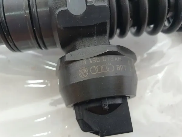 Iniettore VW CADDY III FURGON 2.0L diesel 038130073AP image 2