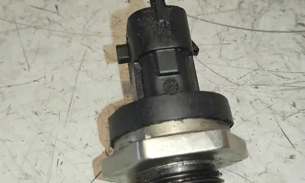 Brandstofdruksensor KIA CARENS II 2.0L diesel 0281002864 image 2