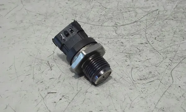 Brandstofdruksensor KIA CARENS II 2.0L diesel 0281002864 image 3