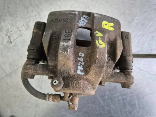OEM CCU1306 Fram Bromsokklam Höger Kit image 4