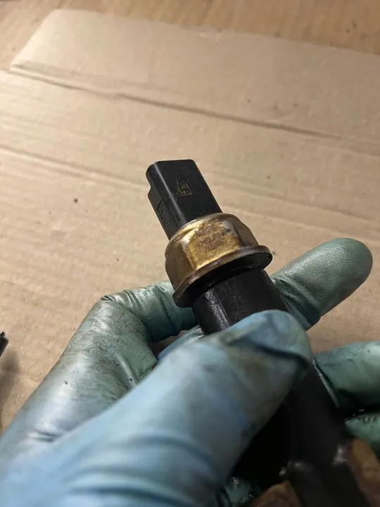 Bränsleledningssensor Renault Master 2.3 Bi-Turbo 170 image 3