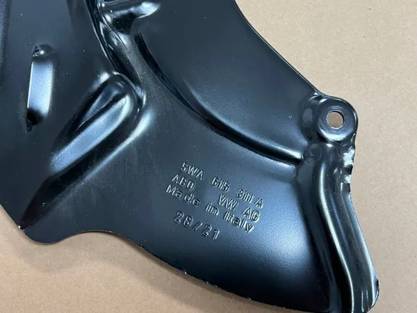 AUDI VW Frambromsskydd Fram 5WA615311A image 3