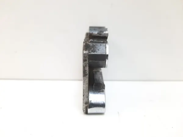 Jaguar MK II framdörrslåsfångare OEM MAM37212 image 5