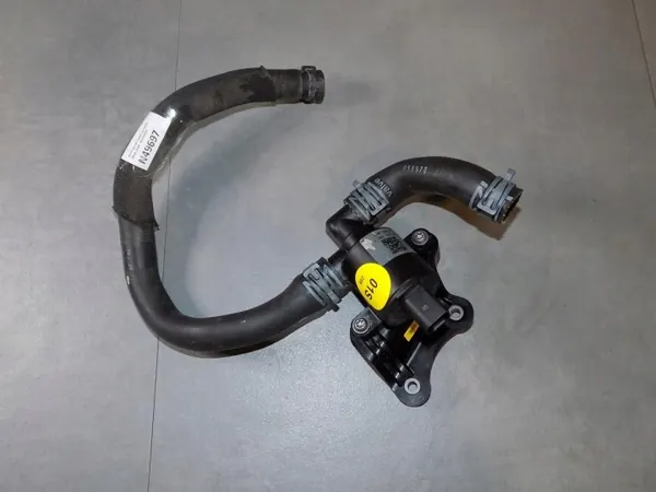 Audi A8 Vesipumppu OEM 4N0121391 - Käytetty image 2