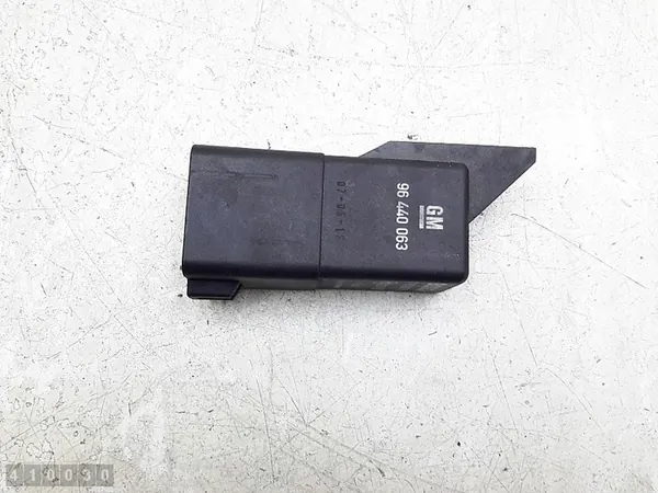 Relé 2010 Chevrolet Captiva 2000td OEM 0281003041 image 2