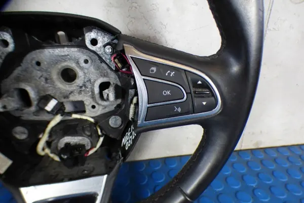 Volante Renault Megane IV OEM 484001180R de Cuero image 3