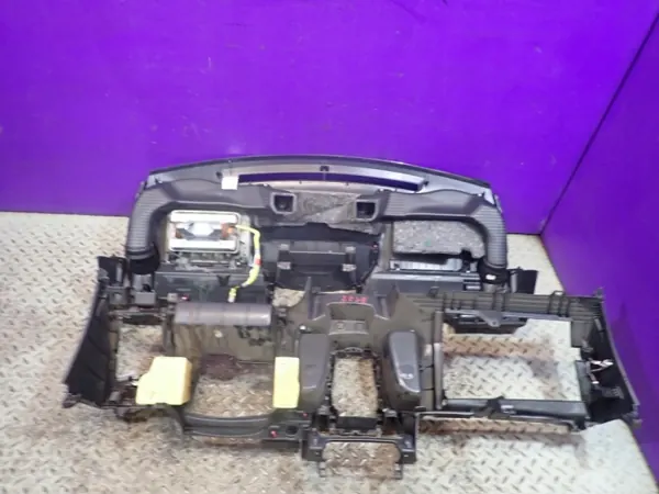 Toyota Yaris II Dashboard OEM 55302-0D010 Gebruikt image 6
