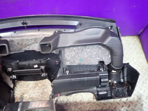 Toyota Yaris II Dashboard OEM 55302-0D010 Gebruikt image 8