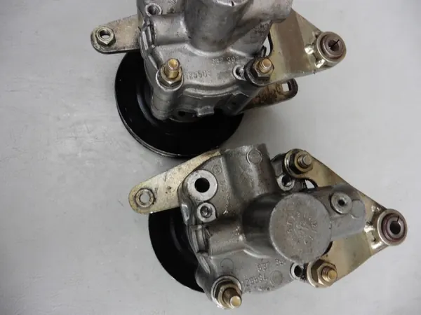 Bomba de direção assistida Audi 80 90 A6 1.8i 2.3i LUK image 9