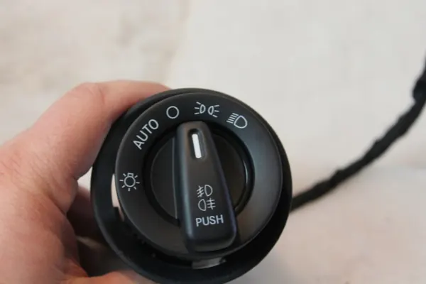 Panneau Commutateur Lumière Fiat Freemont OEM 68041761AC image 2