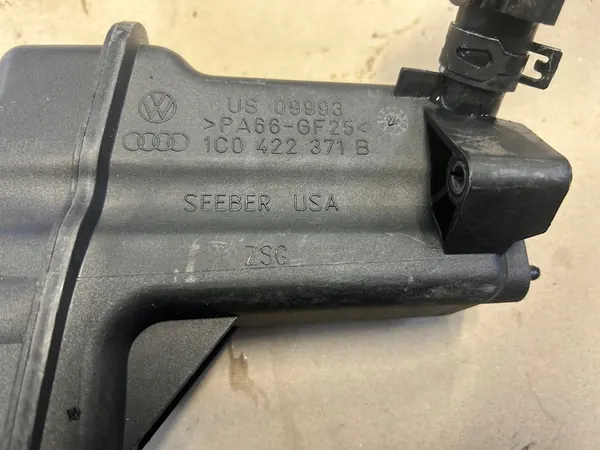 VW New Beetle Servolenkungsbehälterpumpe image 2