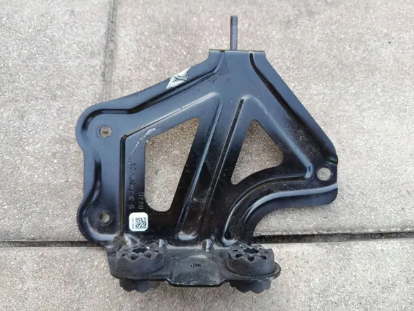 Klimakompressor-Halterung BMW X3 G01 OEM 9367097 image 3
