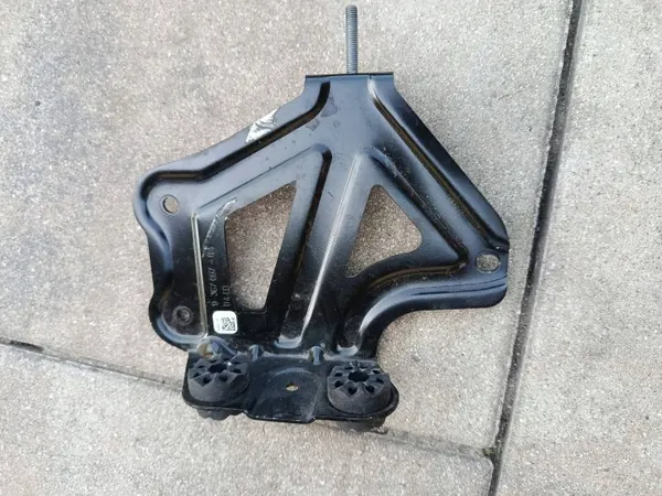 Klimakompressor-Halterung BMW X3 G01 OEM 9367097 image 4