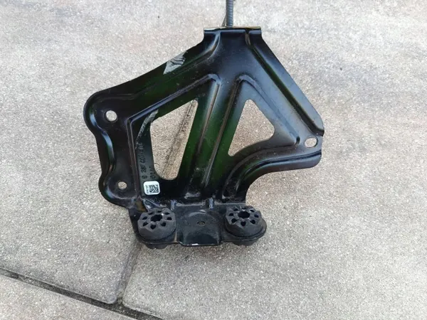 Klimakompressor-Halterung BMW X3 G01 OEM 9367097 image 6
