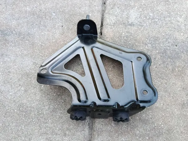 Klimakompressor-Halterung BMW X3 G01 OEM 9367097 image 7