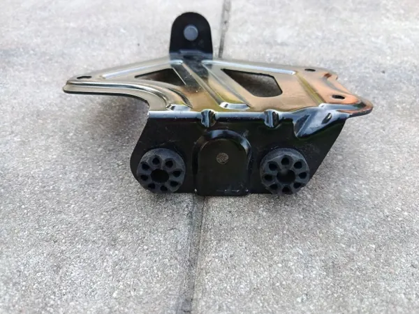 Klimakompressor-Halterung BMW X3 G01 OEM 9367097 image 8