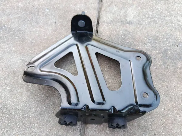 Klimakompressor-Halterung BMW X3 G01 OEM 9367097 image 9